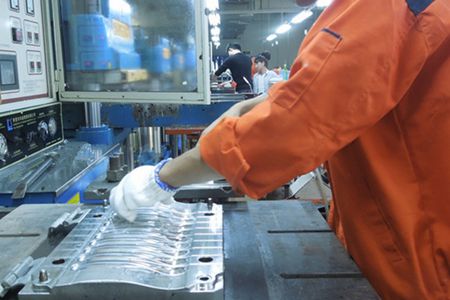 矽橡膠製品模壓(yā)生產線 矽橡膠製(zhì)品模壓生產線