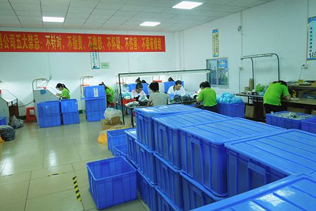 產品質檢和(hé)包裝車(chē)間 產品質檢和(hé)包裝車間