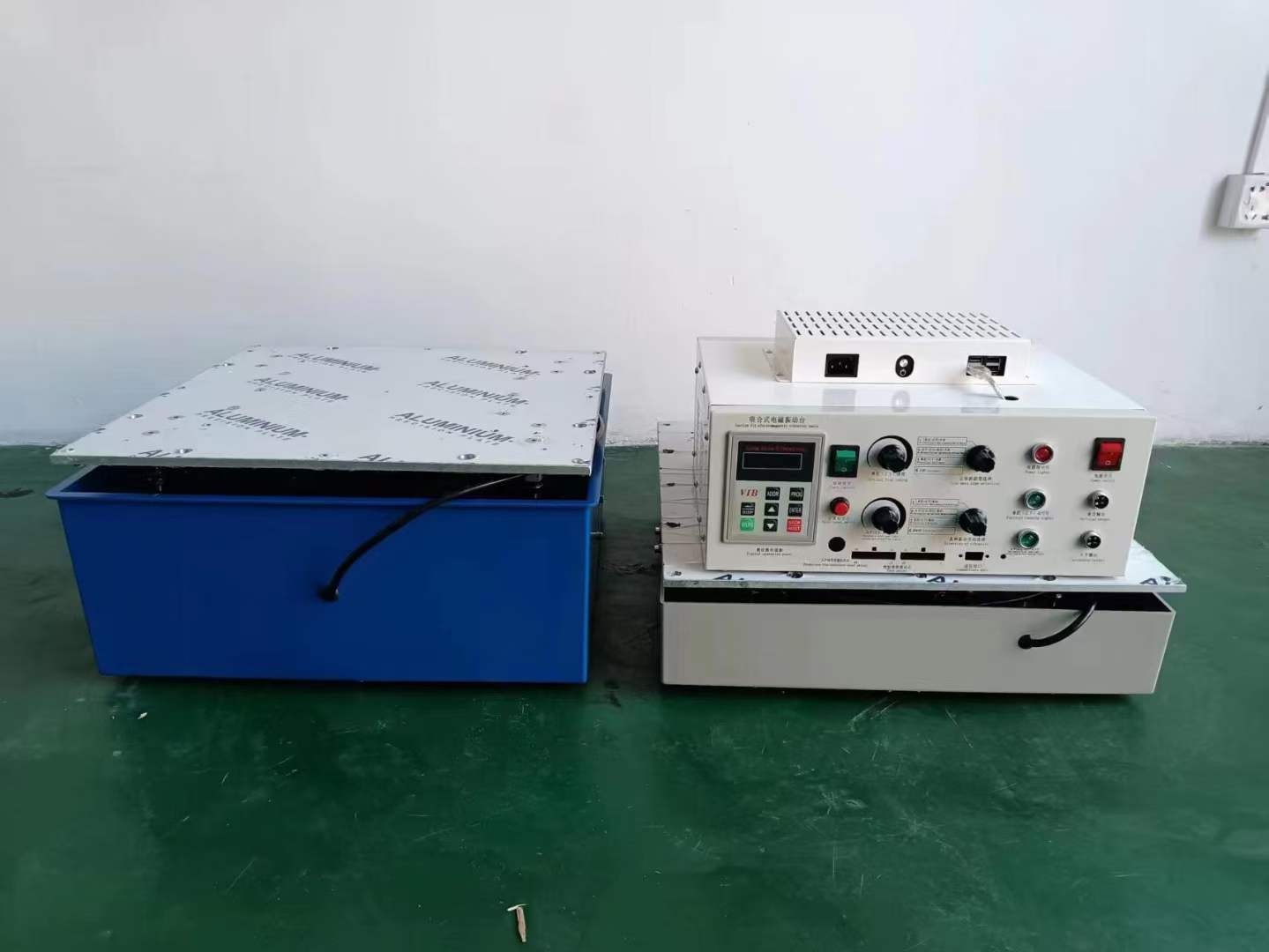 電磁式振動台