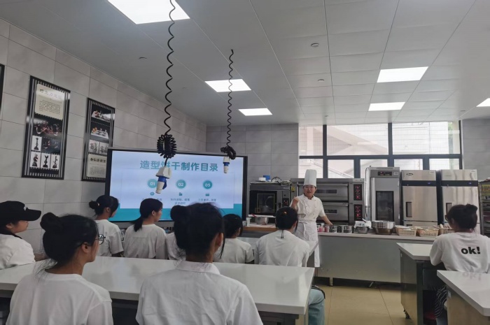 1748659111651078523.jpg 圖2:張銘麟老師在授課中.jpg