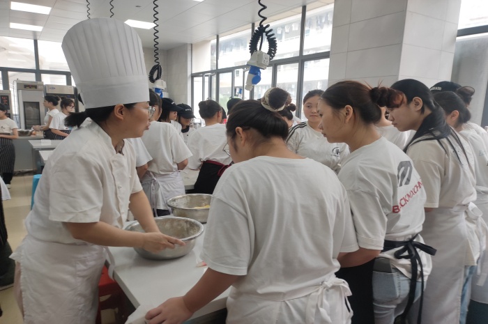 1748659128267004095.jpg 圖3:張銘麟老師在示範操作講解中.jpg