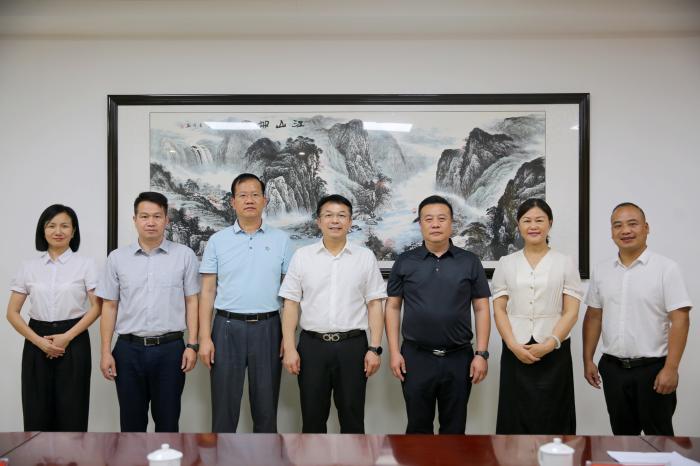 1749452526106079136.jpg 聯盟各成員單位負責(zé)人合影.jpg