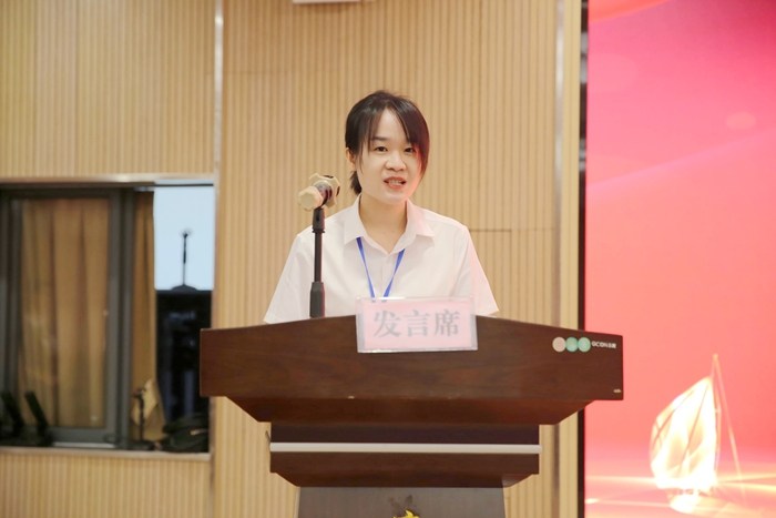 1758875604903033764.jpg 2024年師徒(tú)結對新進教師徒弟代表覃紅羽.jpg