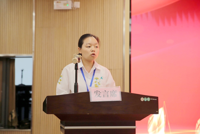 1758875612435091769.jpg 2024年師徒結對骨幹教師徒弟代表邵瓊.jpg