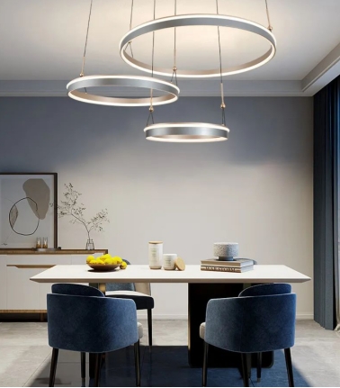 草莓视频在线智(zhì)能照明(míng):秋日柔光,光影(yǐng)之(zhī)間的詩意